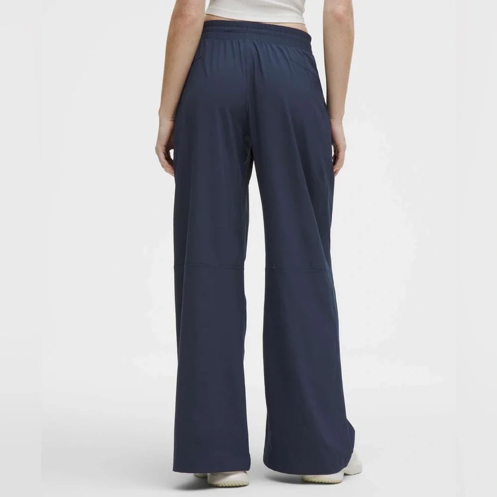Lululemon Swift Mid-Rise Wide-Leg Pant
Club Blue - Picture 3 of 10